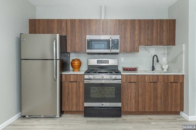 125 Kearney Ave, Jersey City NJ 07305-1632 exterior