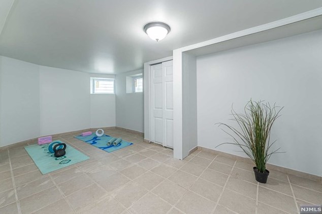 125 Kearney Ave, Jersey City NJ 07305-1632 exterior