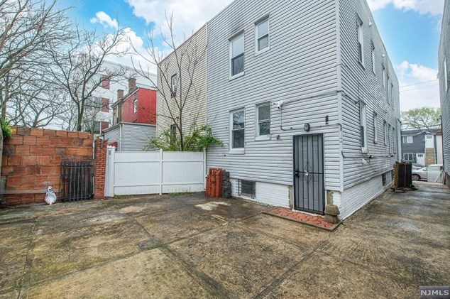 125 Kearney Ave, Jersey City NJ 07305-1632 exterior