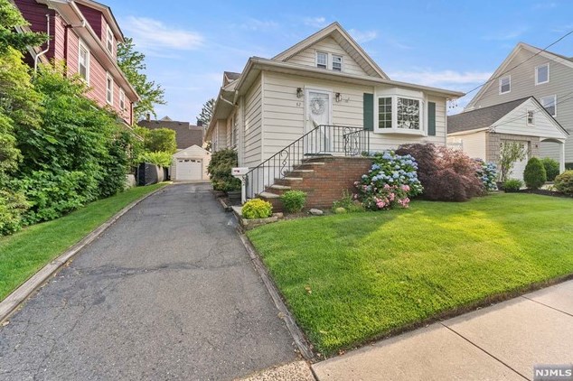 82 Bennett Ave, Kearny NJ  07032-1417 exterior