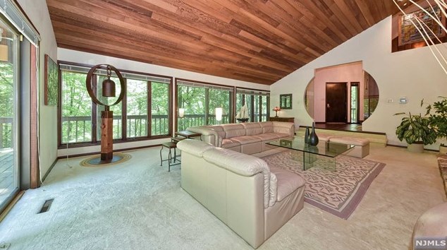625 Reservoir Dr, Franklin Lakes, NJ 07417