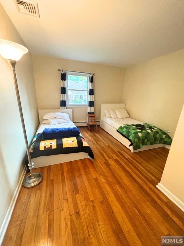 131 Prospect Ter, Teaneck NJ 07666-5823 exterior