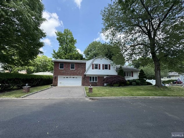 131 Prospect Ter, Teaneck, NJ 07666-5839