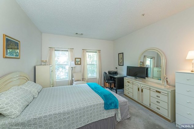 712 Brittany Dr, Wayne, NJ 07470-3258
