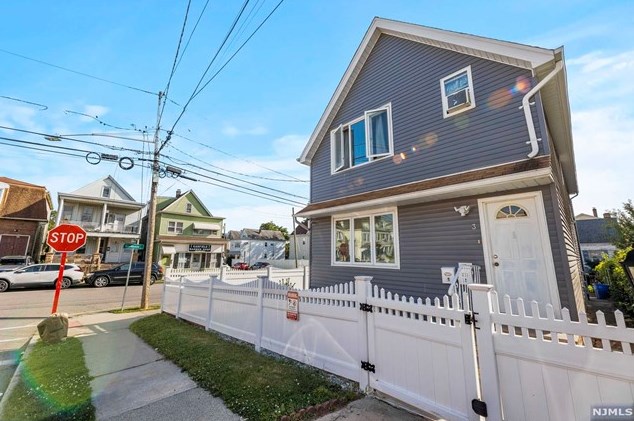 3 Orchard St, Outwater, NJ 07026-3213