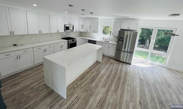 2 S Canal St, Wayne, NJ 07470