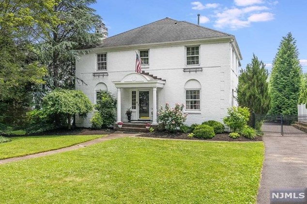 454 Rock Rd, Ridgewood, NJ 07452
