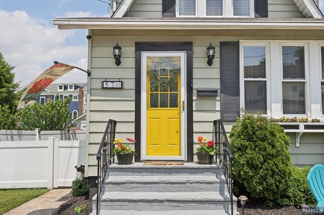 57 Pine St, Bogota, NJ 07603