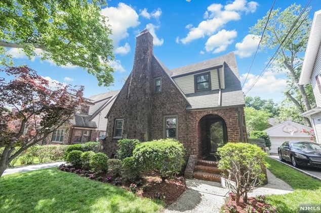 112 Johnson Ave, Teaneck, NJ 07666-4216