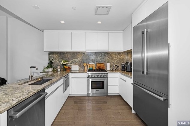 320 Adolphus Ave #504, Cliffside Park, NJ 07010