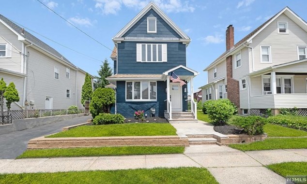 625 Lake Ave, Lyndhurst, NJ 07071-1206