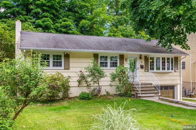 92 Truman Blvd, Oakland, NJ 07436-2019