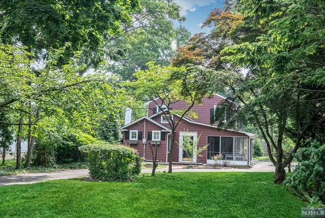 317 Pleasant Ave, Ridgewood NJ  07450-2836 exterior