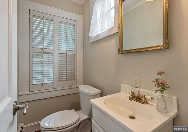 317 Pleasant Ave, Ridgewood NJ  07450-2836 exterior