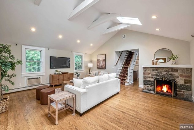 317 Pleasant Ave, Ridgewood NJ  07450-2836 exterior