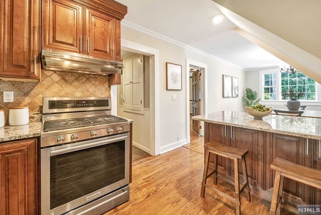 317 Pleasant Ave, Ridgewood NJ  07450-2836 exterior