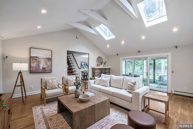 317 Pleasant Ave, Ridgewood NJ  07450-2836 exterior