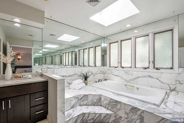 317 Pleasant Ave, Ridgewood NJ  07450-2836 exterior