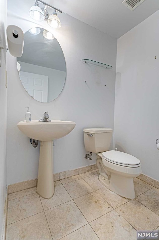 100 Old Palisade Rd, West Fort Lee NJ  07024-7064 exterior