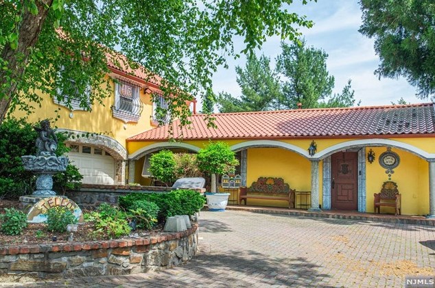 31 Grandview Ave, Upper Saddle River, NJ 07458-2127