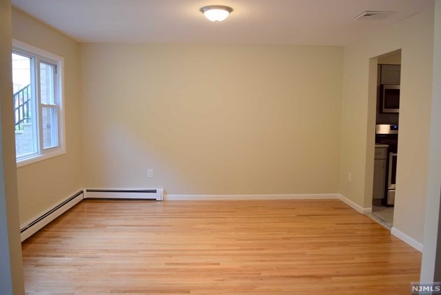 533 Roff Ave, Palisades Park, NJ 07650-1860