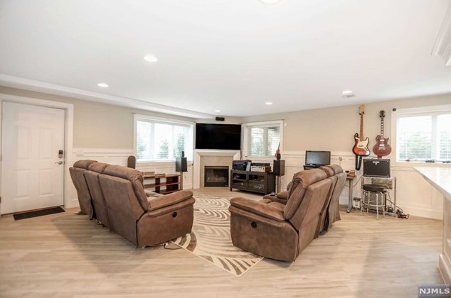 1590 West St, West Fort Lee, NJ 07024