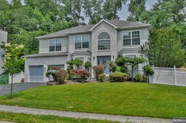 770 Pascack Rd, Paramus, NJ 07652