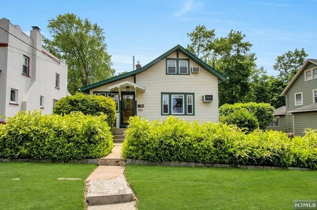 24 Columbus Ave, Harrington Park, NJ 07640-1804