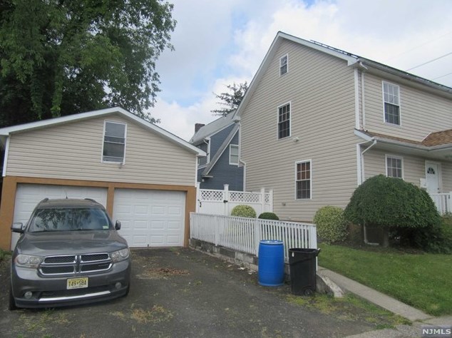 116 Chamberlain Ave, Paterson NJ  07502-1348 exterior