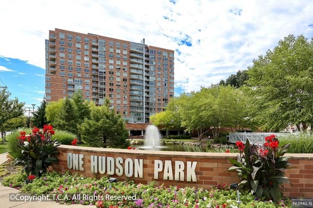 711 Hudson Park #711, Edgewater, NJ 07020