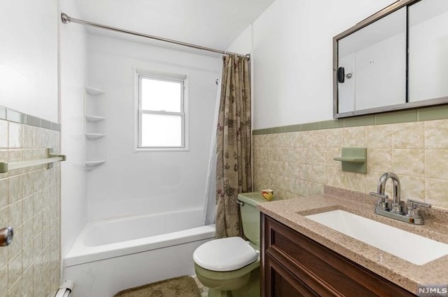 706 8th St, Lyndhurst NJ  07071-3108 exterior