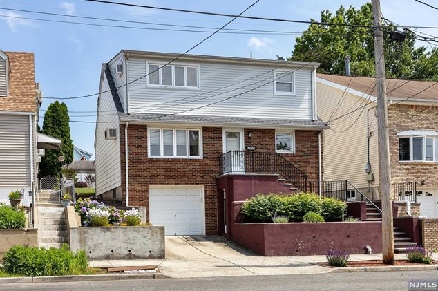 706 8th St, Lyndhurst, NJ 07071-3109