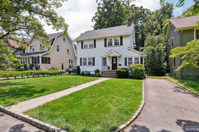 32 Bruce Rd, Montclair, NJ 07043-1720