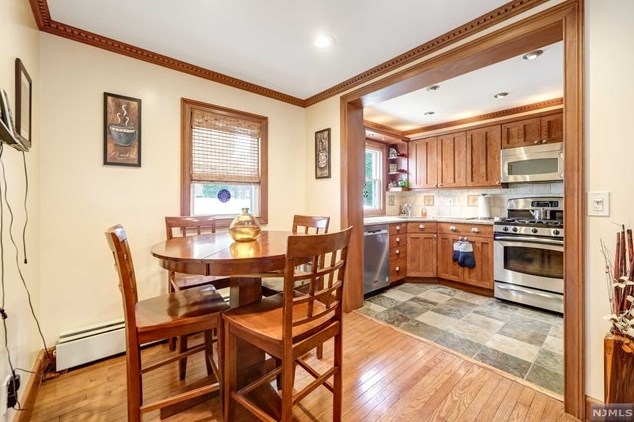 614 Maple Ave, Teaneck NJ 07666-1833 exterior