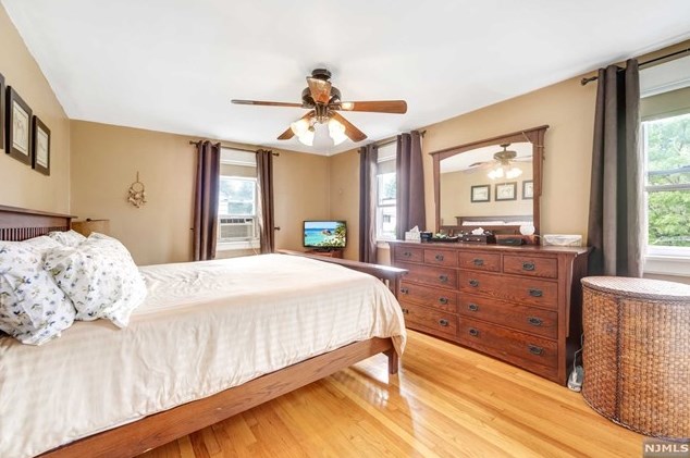 614 Maple Ave, Teaneck NJ 07666-1833 exterior