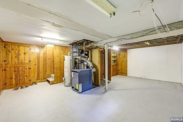 614 Maple Ave, Teaneck NJ 07666-1833 exterior