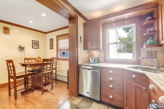 614 Maple Ave, Teaneck NJ 07666-1833 exterior