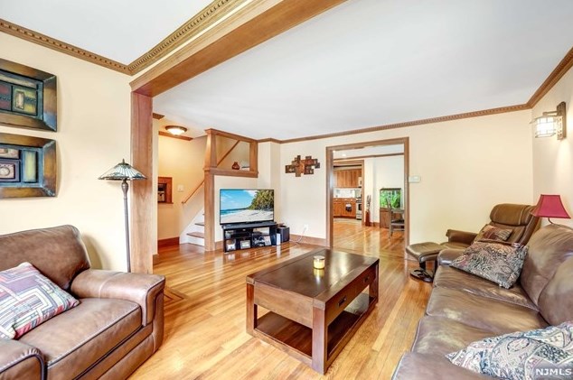 614 Maple Ave, Teaneck NJ 07666-1833 exterior