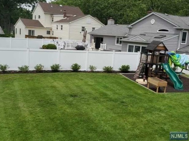 339 Ellen Pl, Paramus NJ  07652-5506 exterior