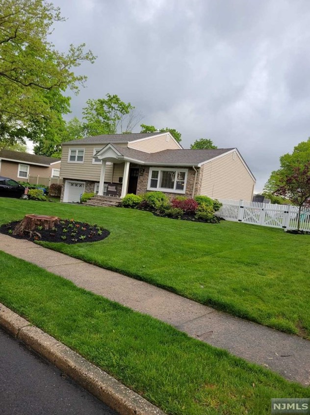 339 Ellen Pl, Paramus, NJ 07652