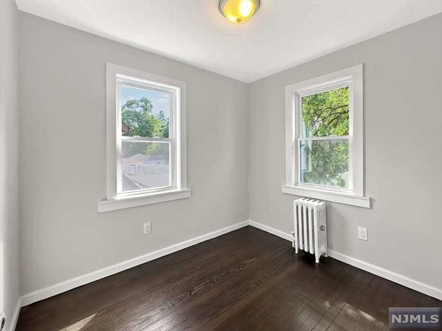 1290 Beaumont Ave, Teaneck NJ 07666-4901 exterior