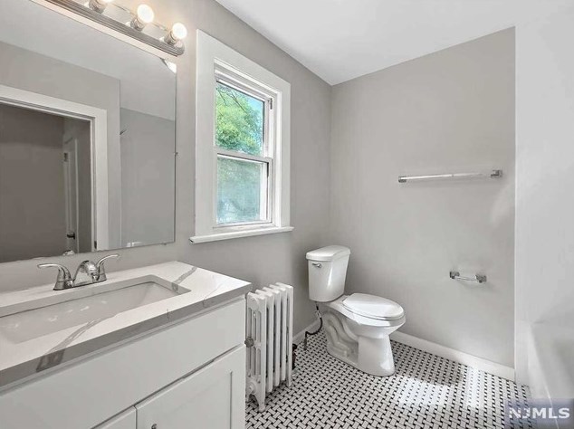 1290 Beaumont Ave, Teaneck NJ 07666-4901 exterior