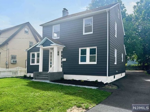 1290 Beaumont Ave, Teaneck NJ 07666-4901 exterior