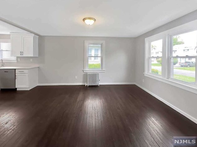 1290 Beaumont Ave, Teaneck NJ 07666-4901 exterior