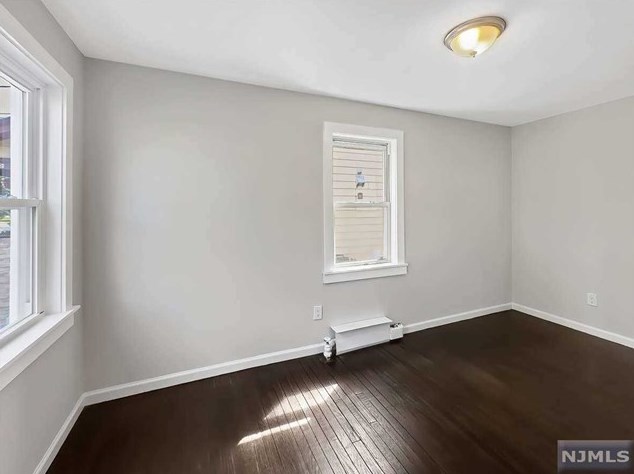 1290 Beaumont Ave, Teaneck NJ 07666-4901 exterior