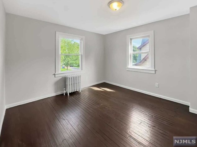 1290 Beaumont Ave, Teaneck NJ 07666-4901 exterior