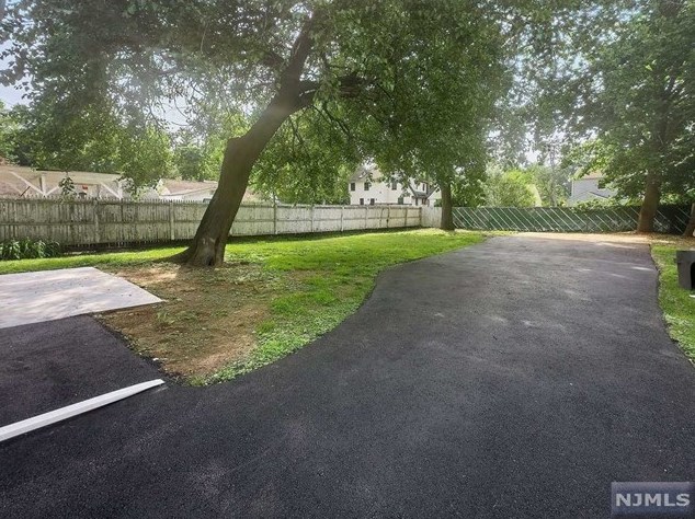 1290 Beaumont Ave, Teaneck NJ 07666-4901 exterior