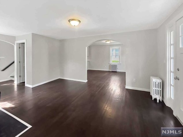 1290 Beaumont Ave, Teaneck NJ 07666-4901 exterior