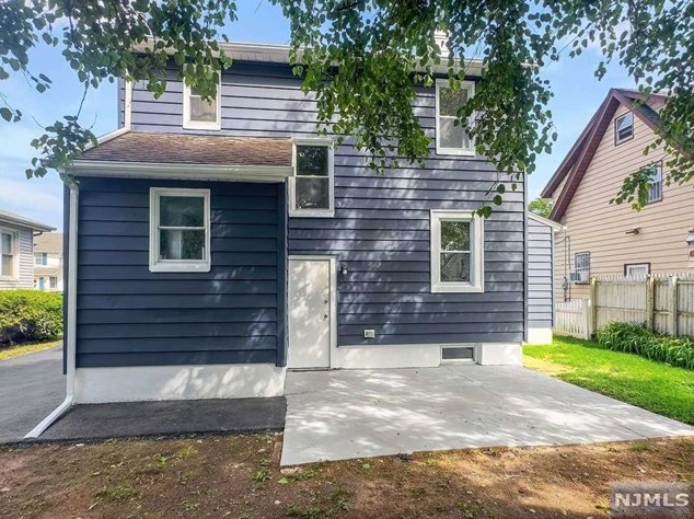 1290 Beaumont Ave, Teaneck NJ 07666-4901 exterior