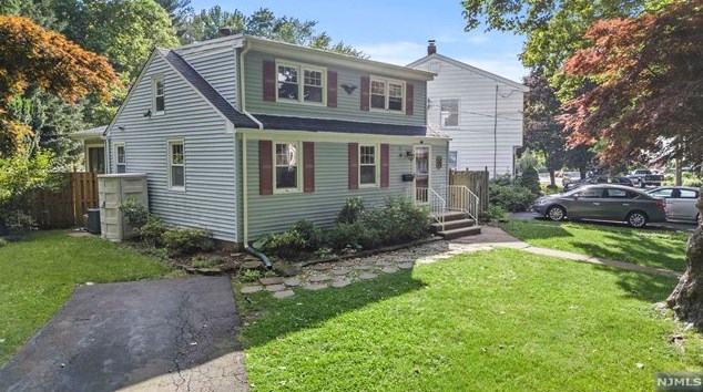 91 Revere Dr, Dumont, NJ 07628-1712